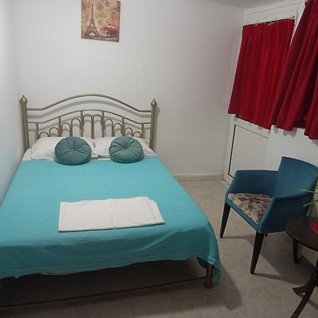 Blue Moon Apartments 尼亚米卡尼奥纳 外观 照片