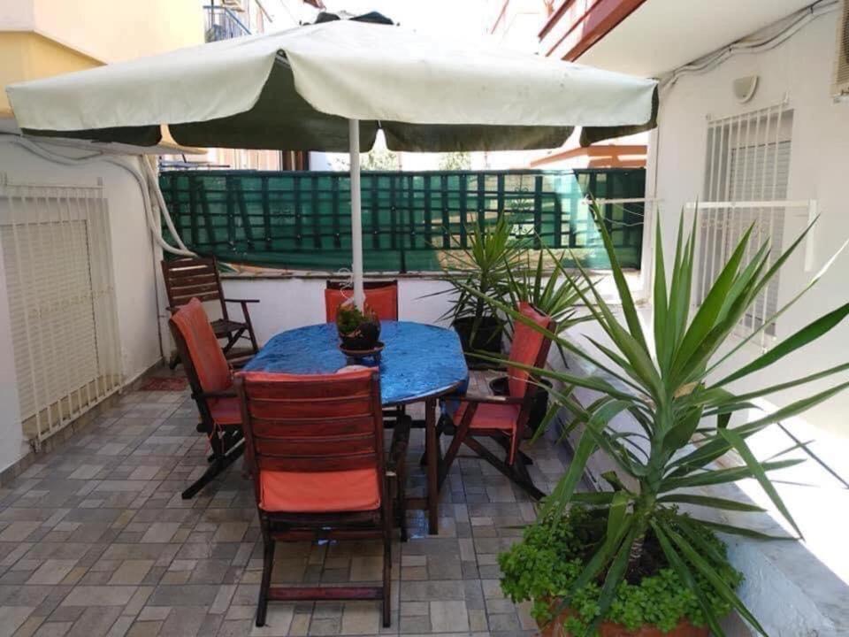 Blue Moon Apartments 尼亚米卡尼奥纳 外观 照片