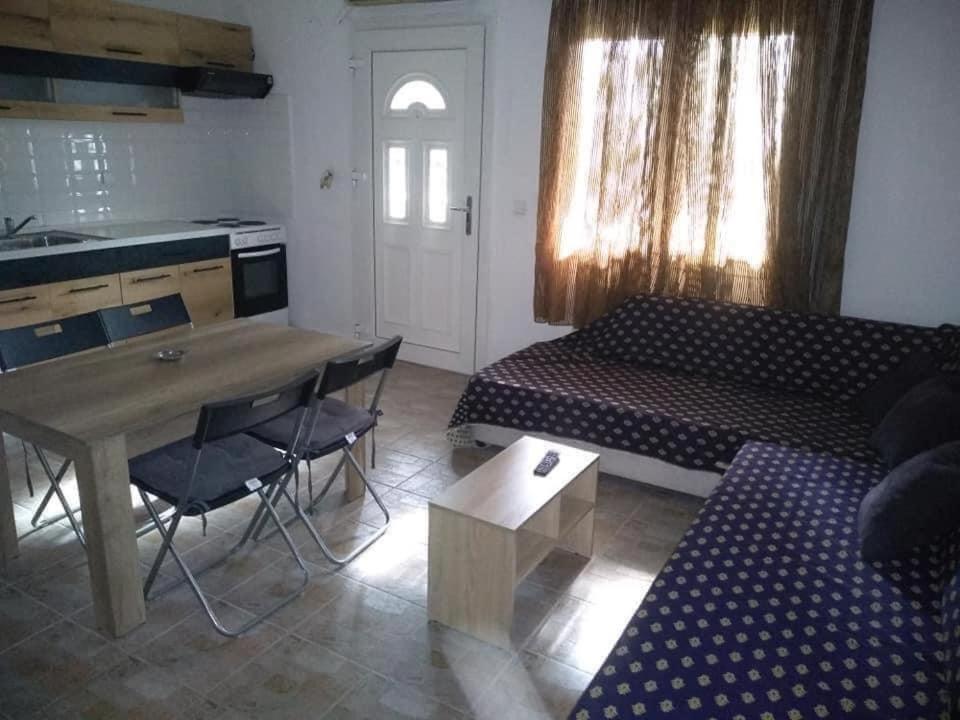 Blue Moon Apartments 尼亚米卡尼奥纳 外观 照片