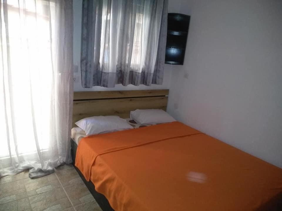 Blue Moon Apartments 尼亚米卡尼奥纳 外观 照片