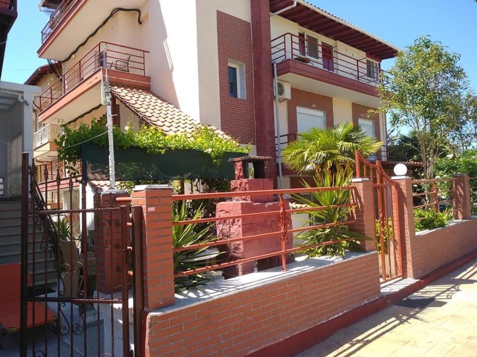 Blue Moon Apartments 尼亚米卡尼奥纳 外观 照片