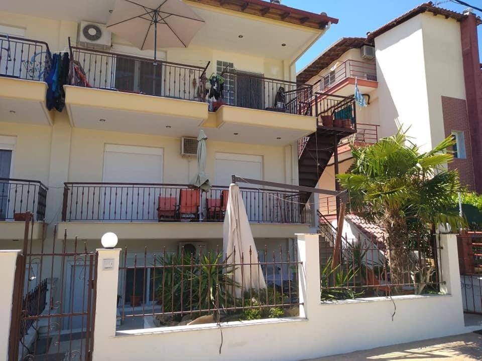 Blue Moon Apartments 尼亚米卡尼奥纳 外观 照片