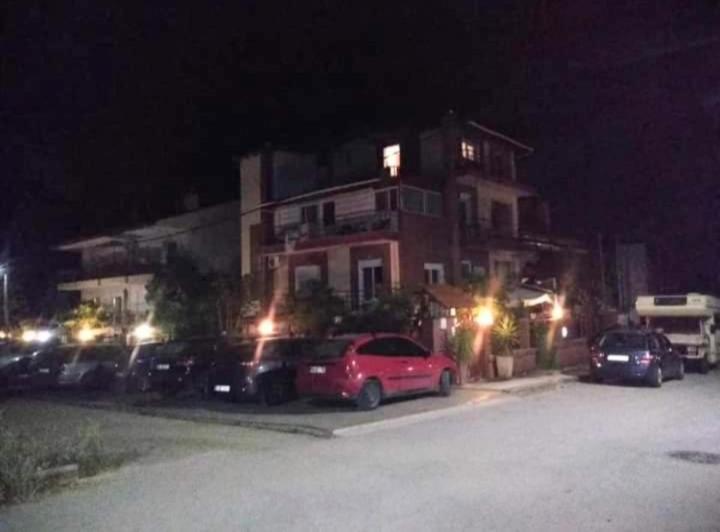 Blue Moon Apartments 尼亚米卡尼奥纳 外观 照片