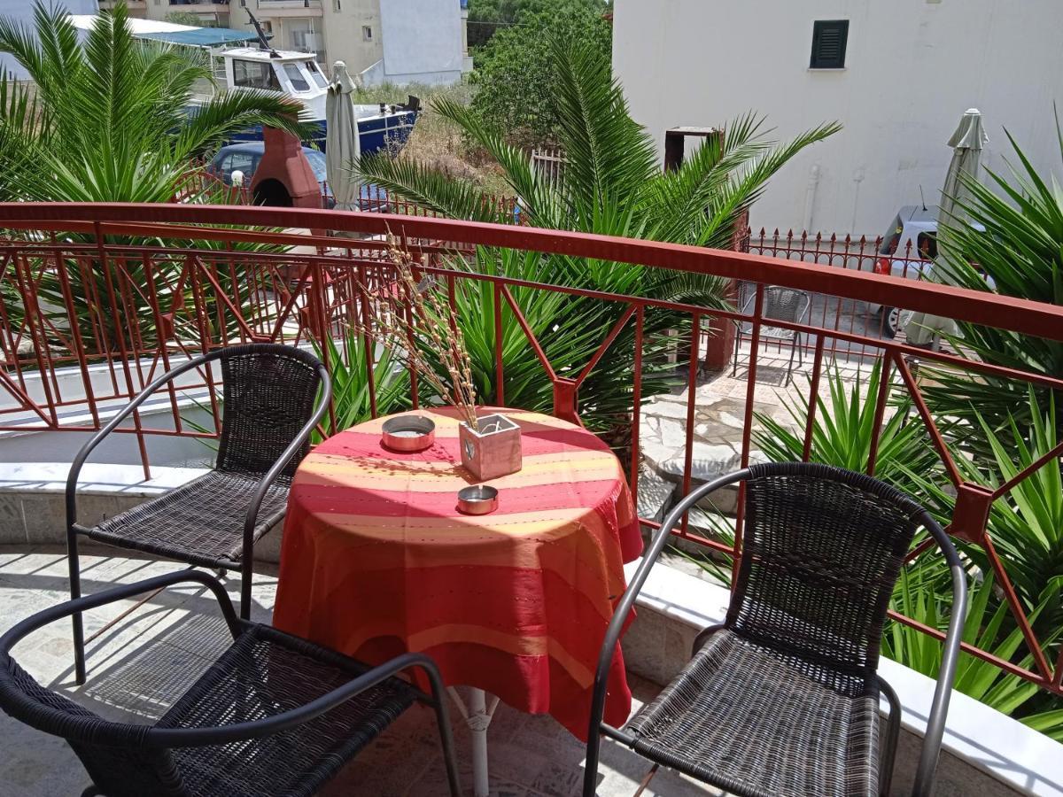 Blue Moon Apartments 尼亚米卡尼奥纳 外观 照片