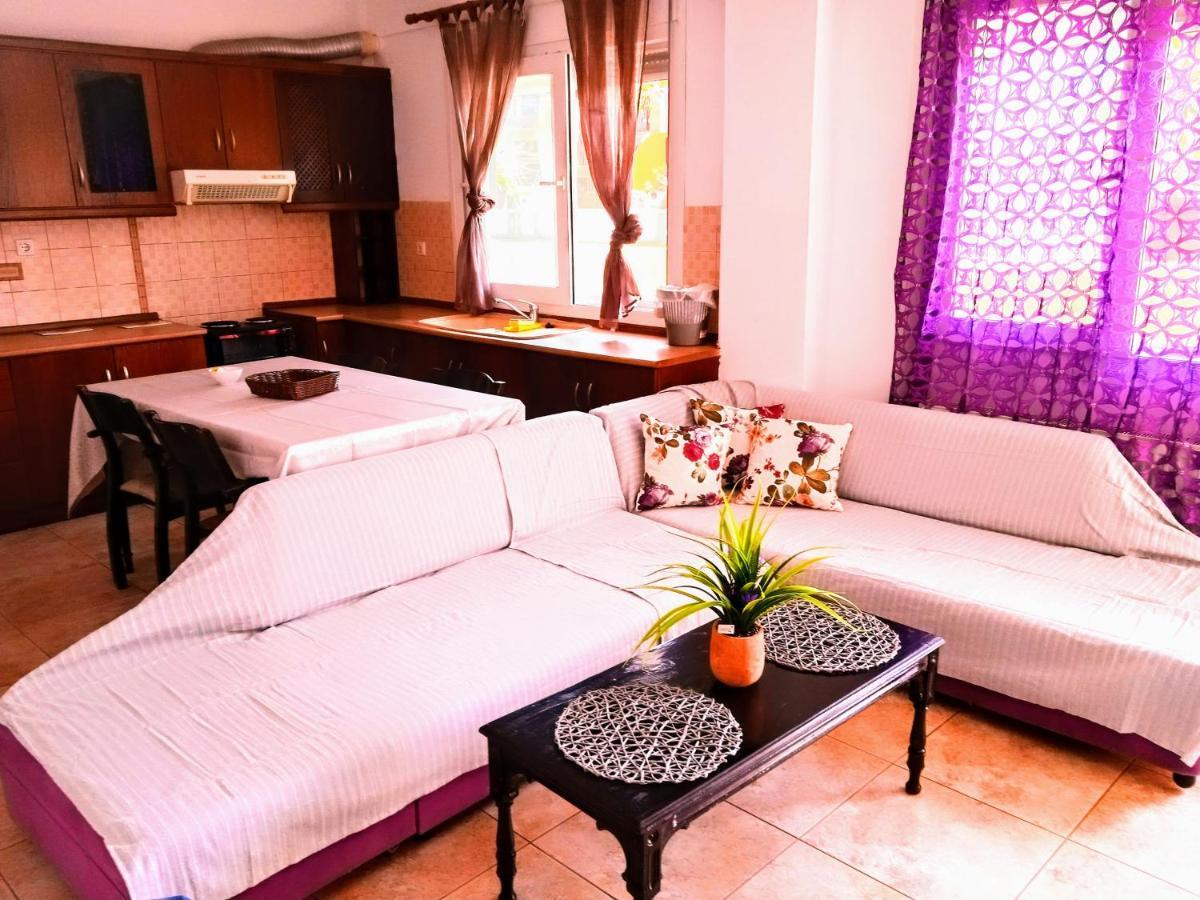 Blue Moon Apartments 尼亚米卡尼奥纳 外观 照片