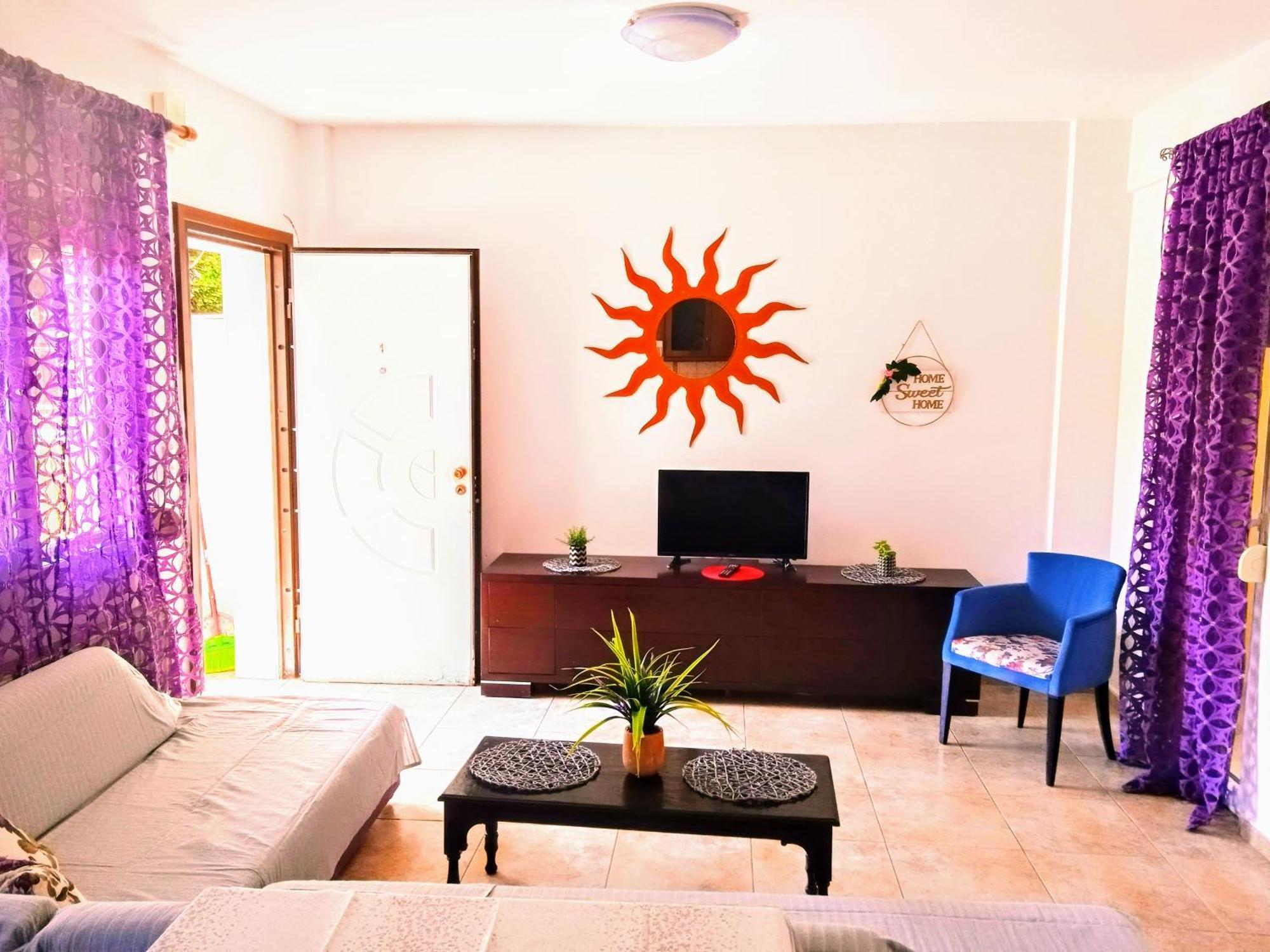 Blue Moon Apartments 尼亚米卡尼奥纳 外观 照片