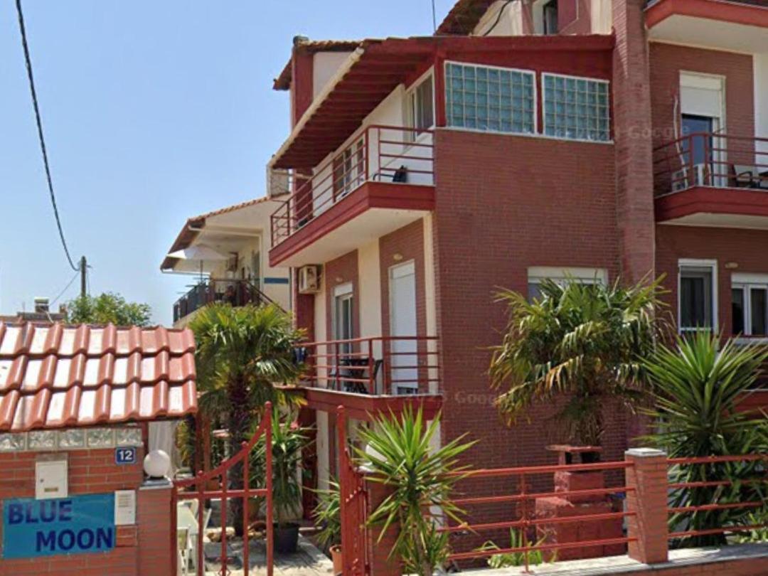 Blue Moon Apartments 尼亚米卡尼奥纳 外观 照片