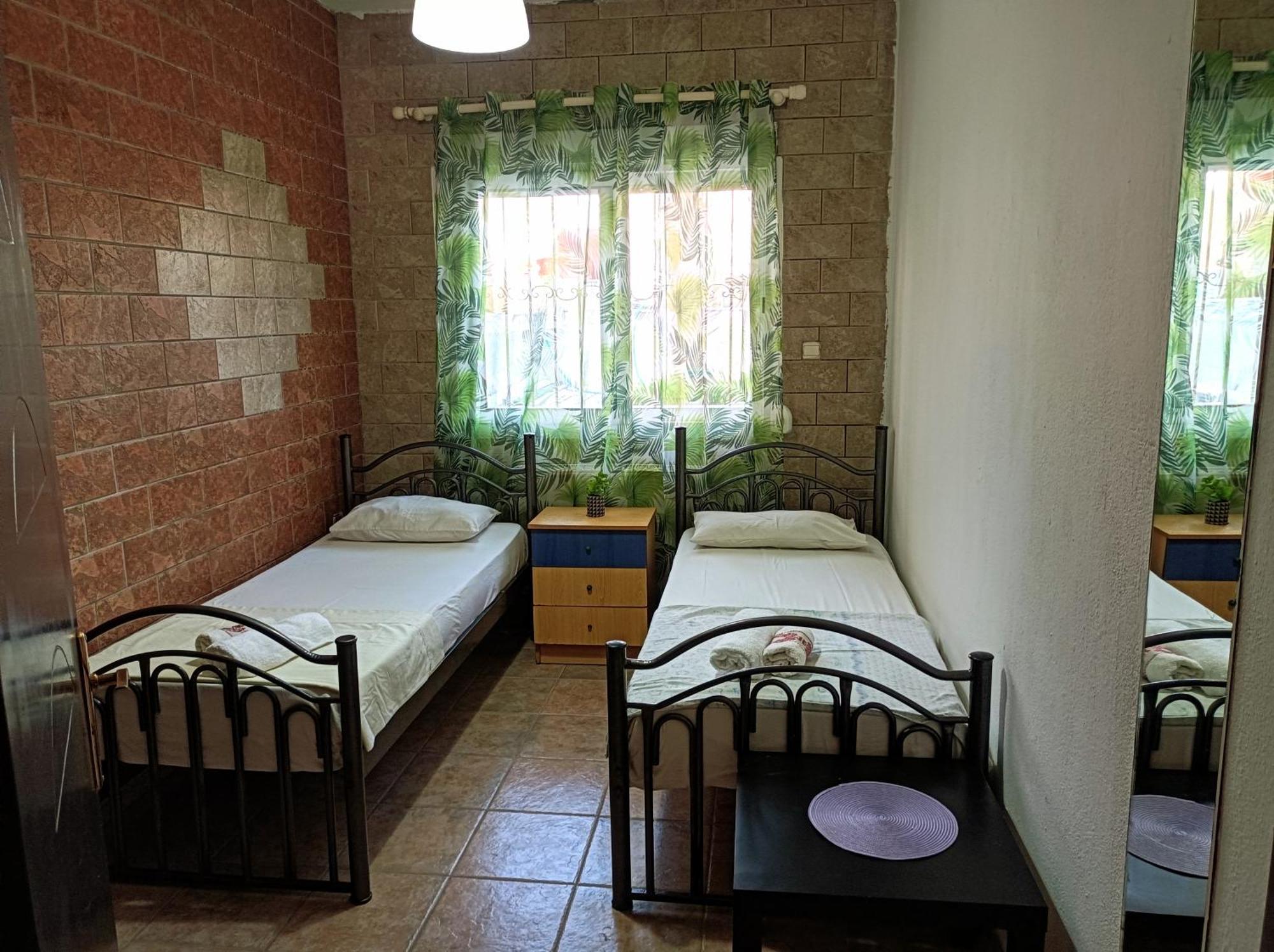 Blue Moon Apartments 尼亚米卡尼奥纳 外观 照片